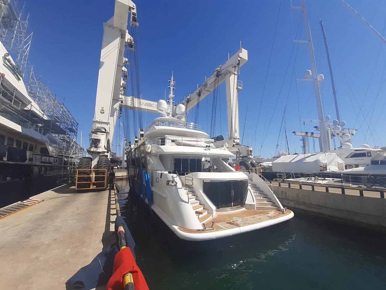 CIREVAL team at work in the shipyard
